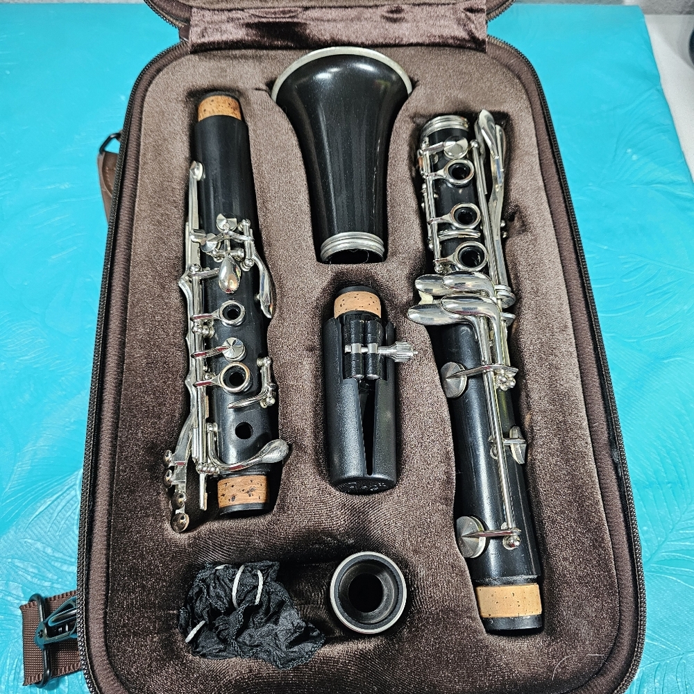 Buffet Crampon Model E11 Bb Clarinet